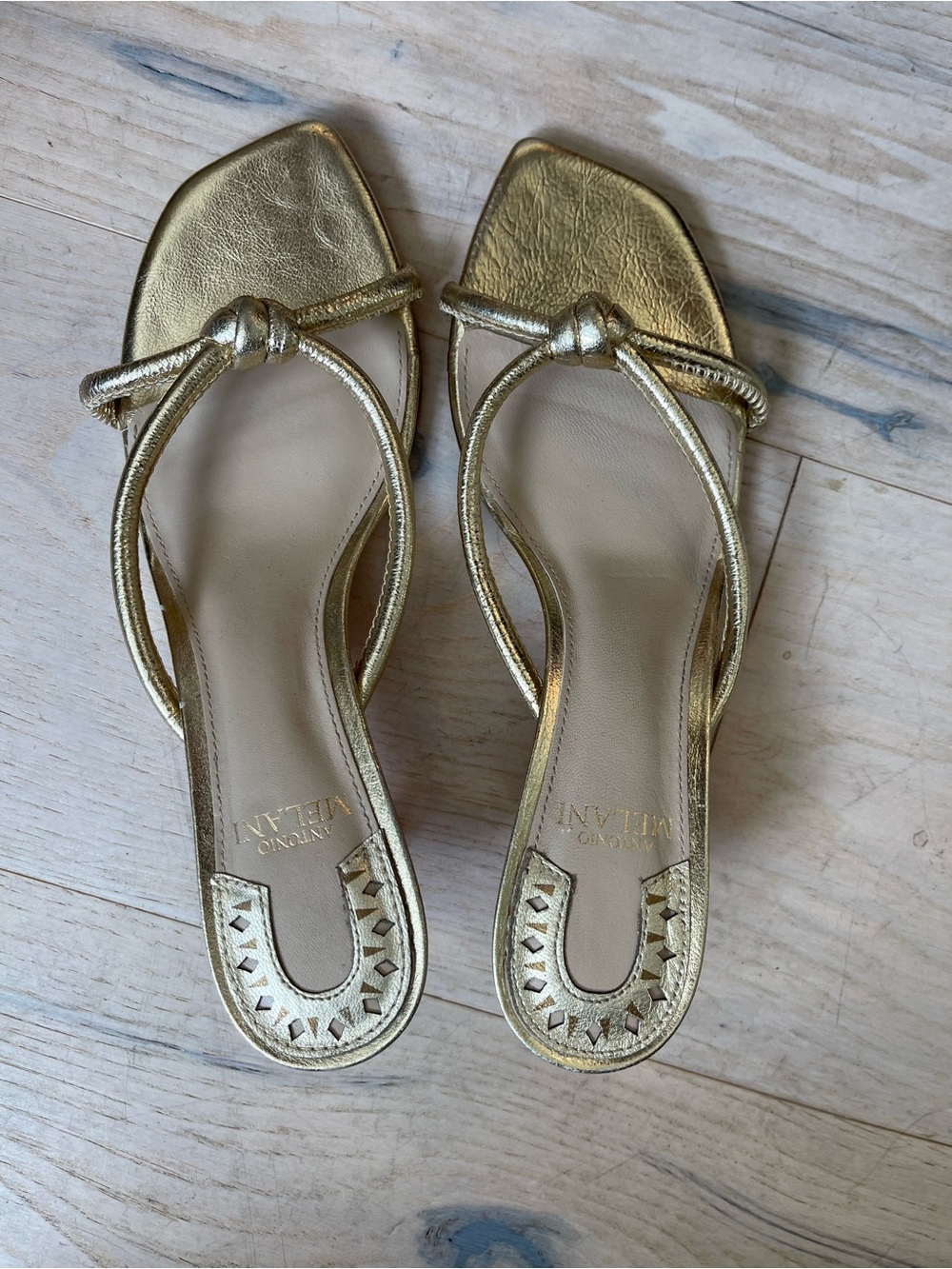 Antonio Melani Metallic Gold Knot Toe Ring Sandals size 8M